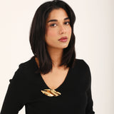KNIT TOP WITH BROOCH DETAIL