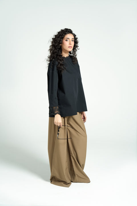 TOP WITH LACE DETAIL