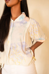 PRINTED BUTTON DOWN TOP WITH GATHERED SLEEVES