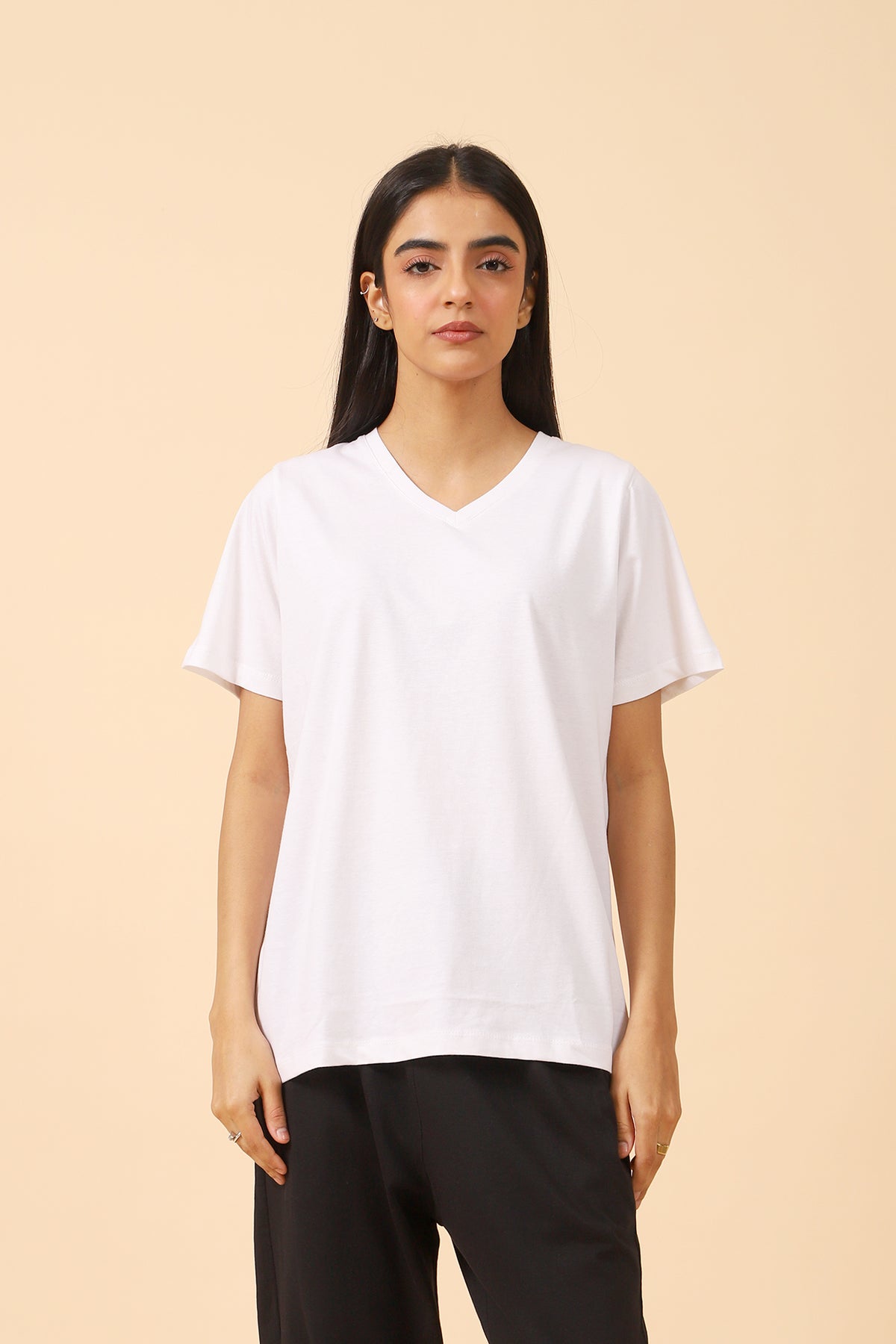 BASIC V-NECK TEE