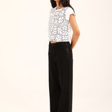 EMBROIDERED CROPPED TEE