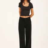 SCOOP NECK CROPPED TEE