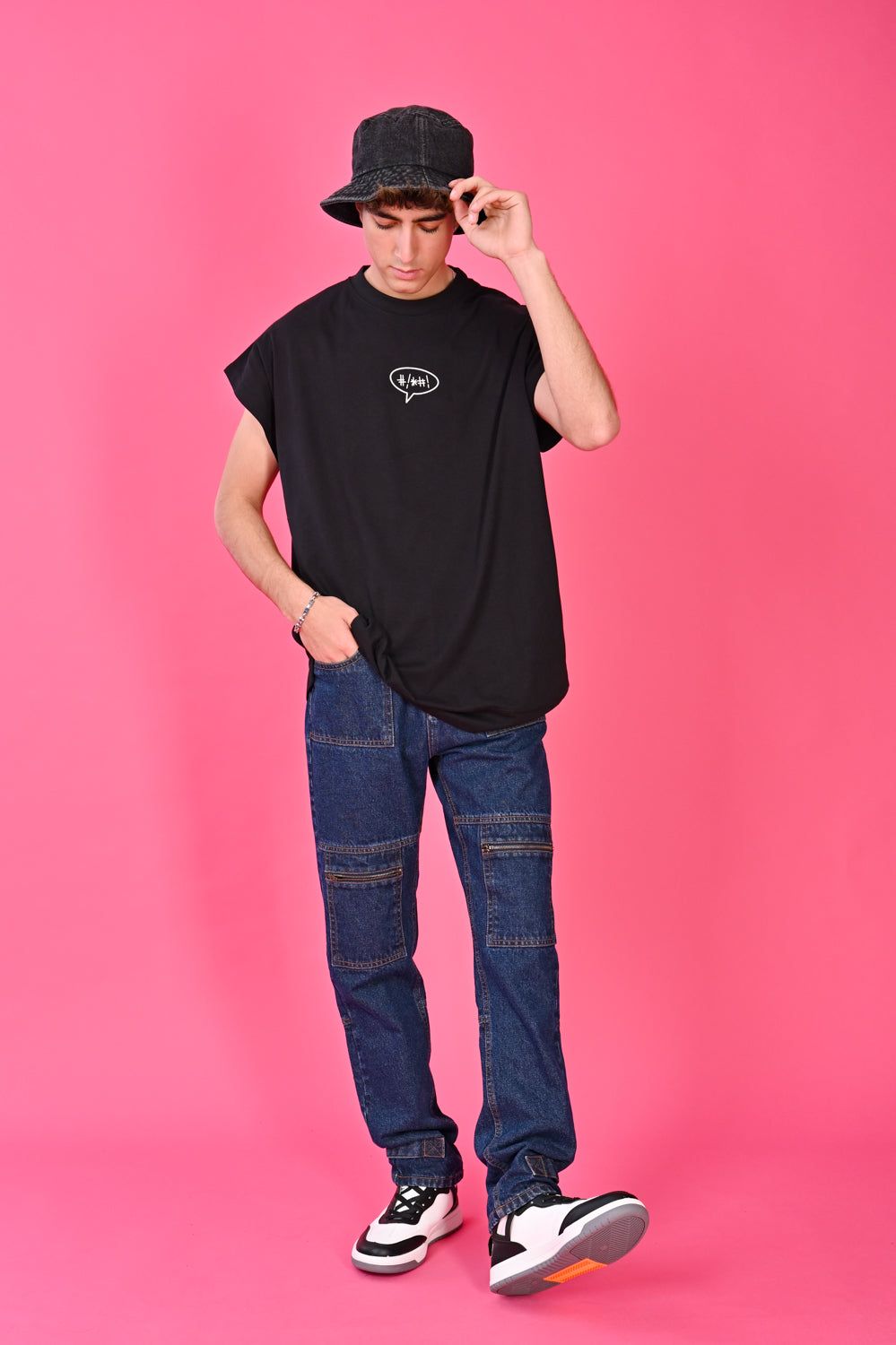RELAXED FIT GRAPHIC TEE